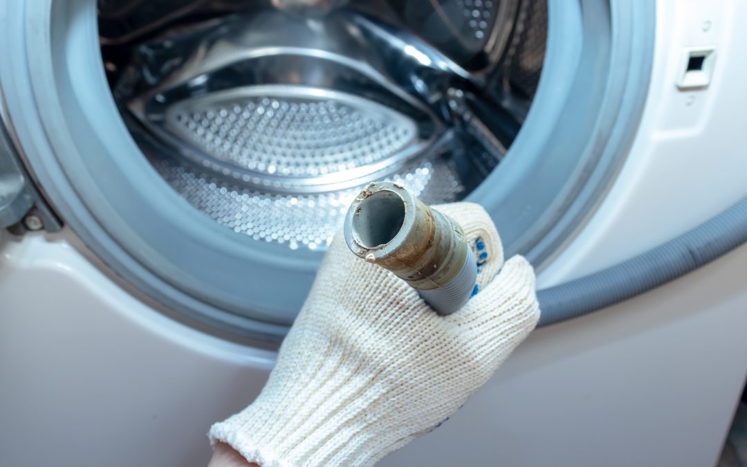 El desagüe de la lavadora no traga: causas y soluciones